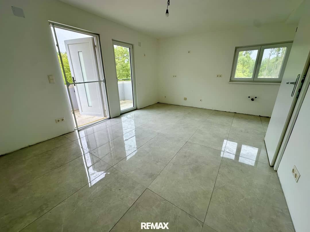 Zimmer mit Zugang zur Loggia