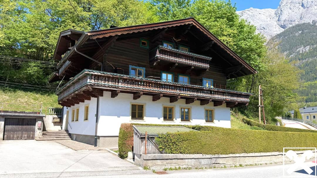 Multi-Family House in Tenneck