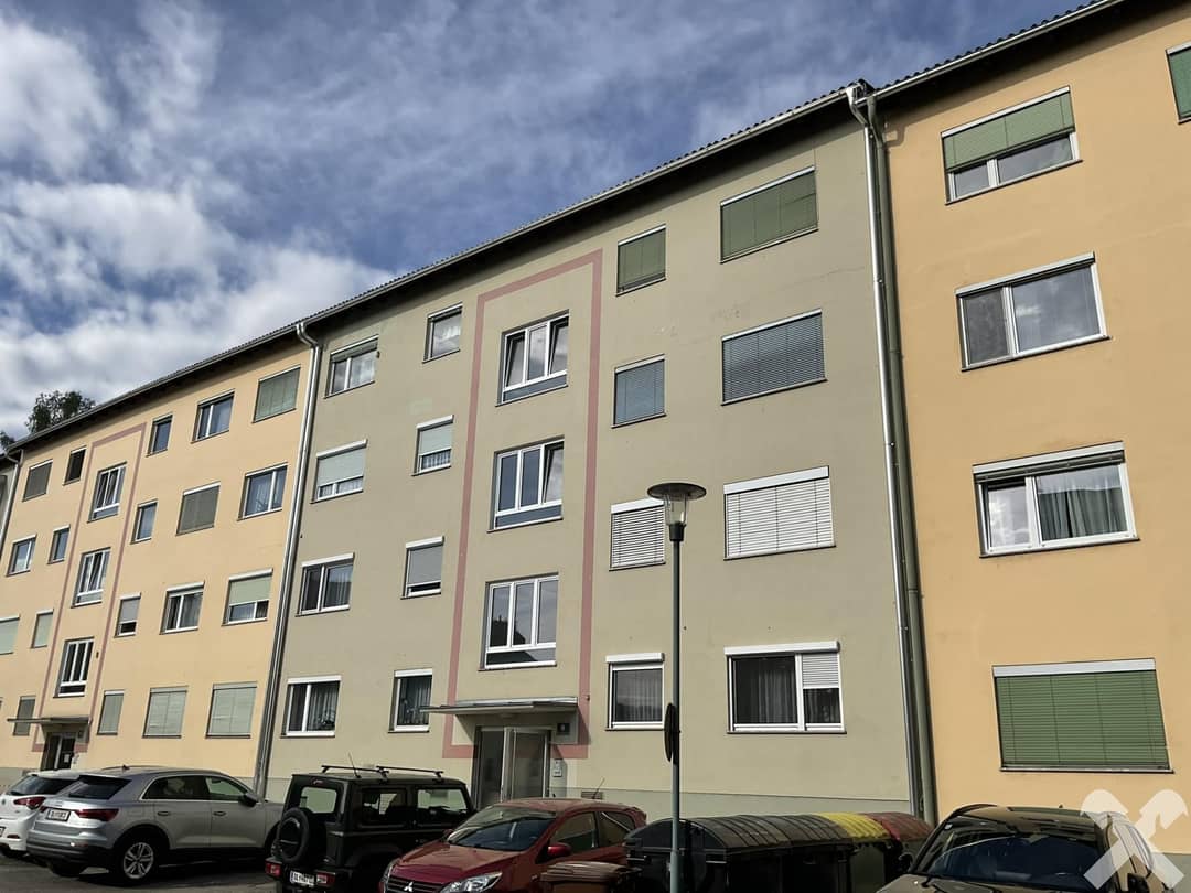 Zentrale Wohnung mit Balkon und Kaminofen