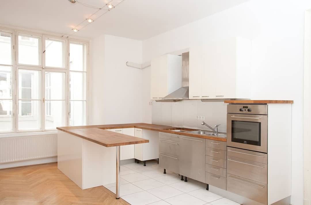 Altbauwohnung near Judenplatz air conditioned