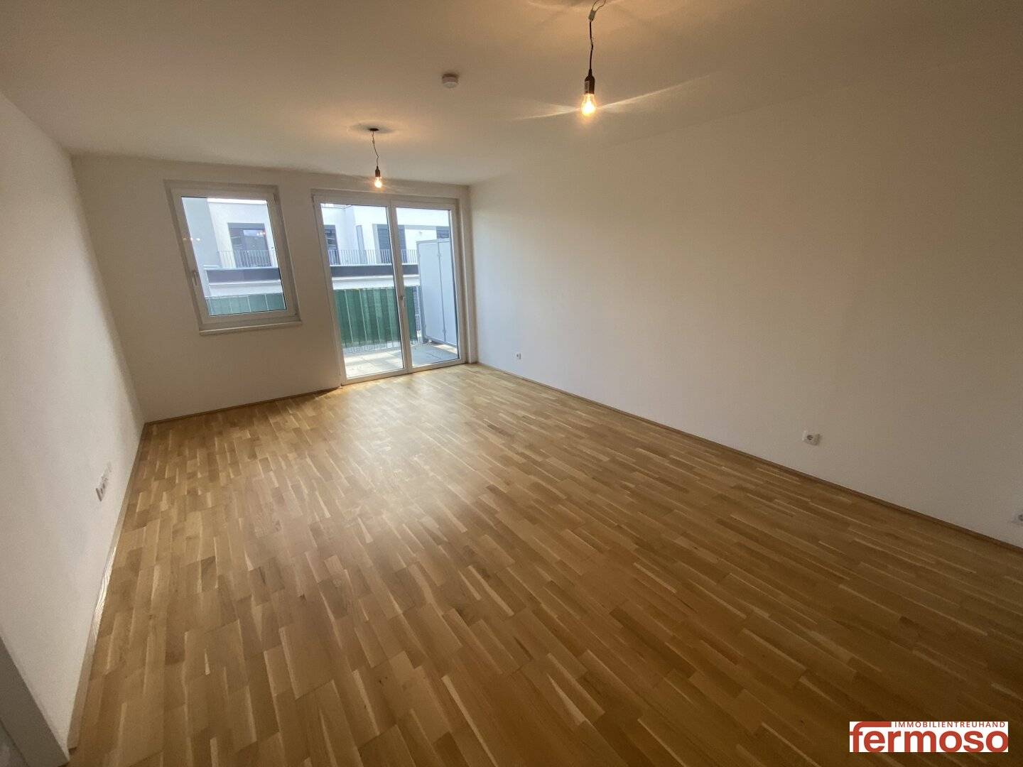 Moderne Wohnung mit großzügiger Wohnküche und Balkon