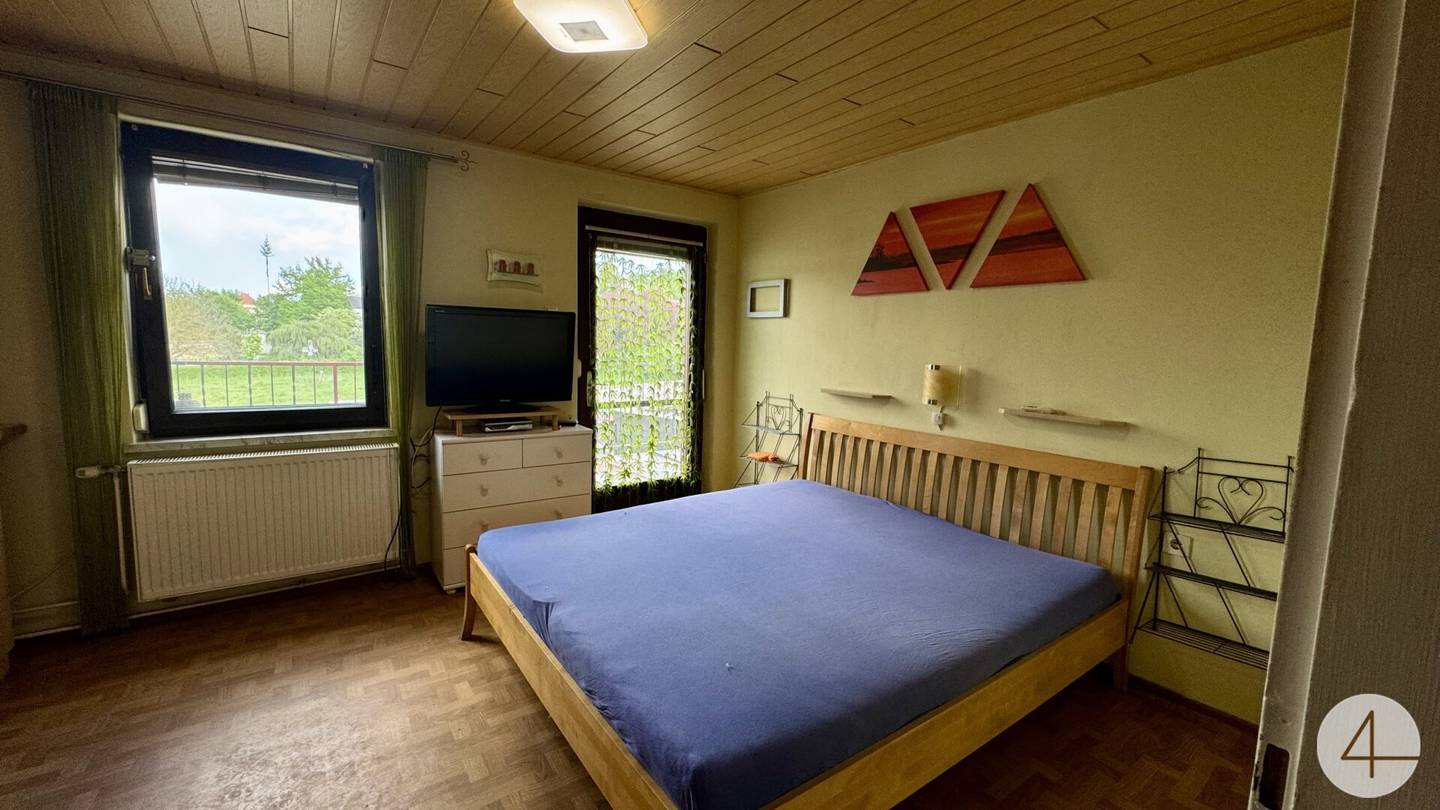 Zweifamilienhaus mit Garten und Balkon