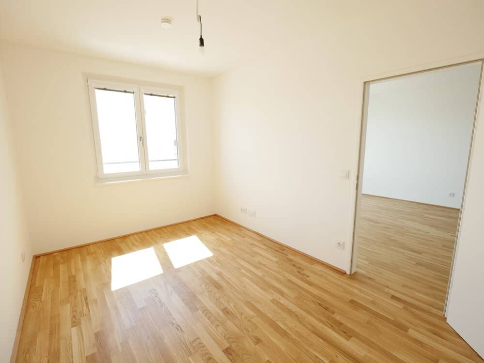 Apartment with balcony at the park no commission