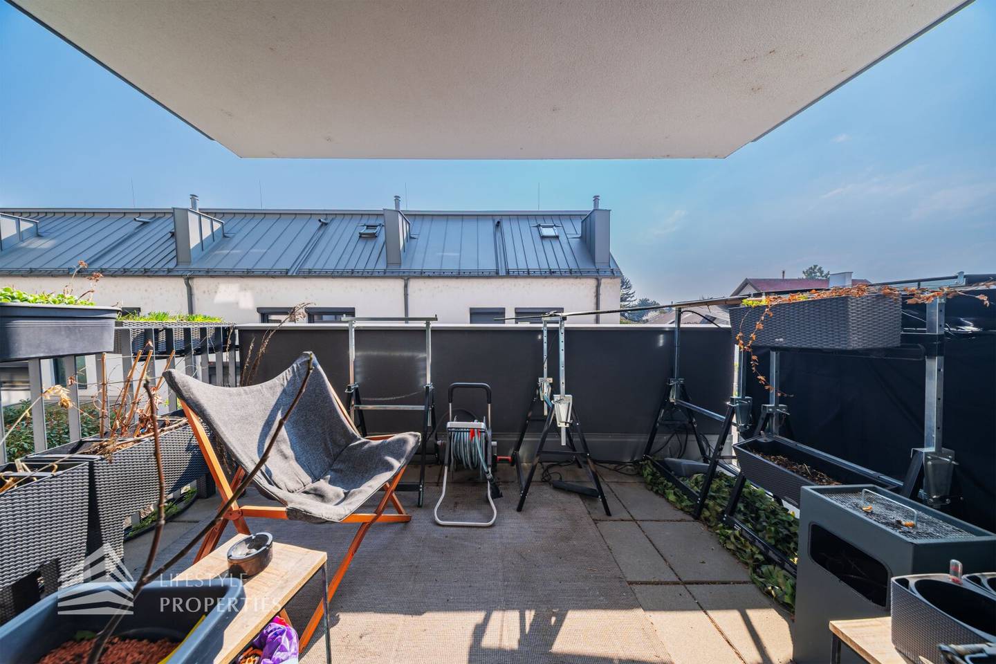 Wohnung mit Eigengarten und Terrasse UNO City