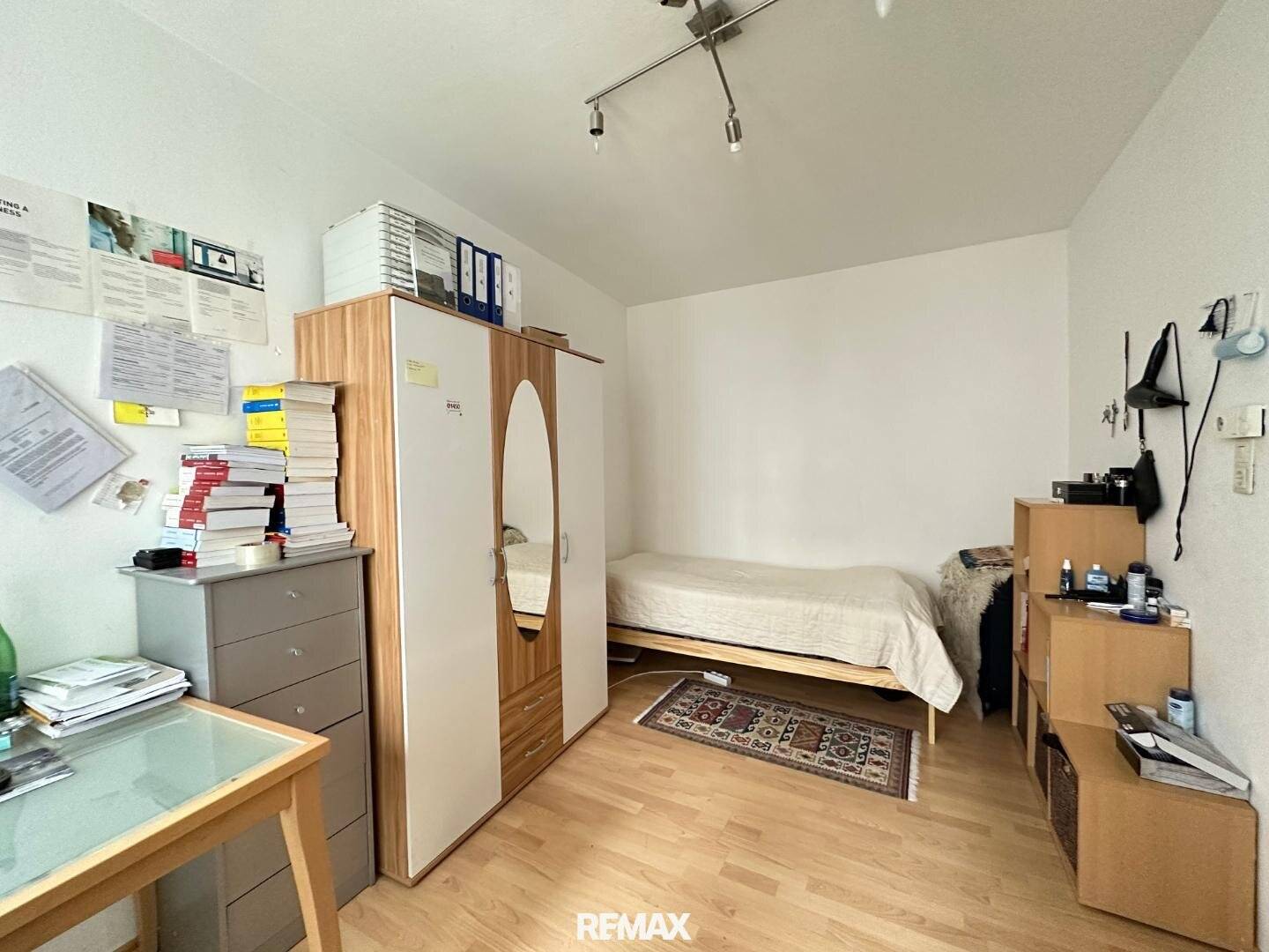 Moderne Wohnung nahe Campus Vienna Biocenter mit maßgefertigter Tischlerküche