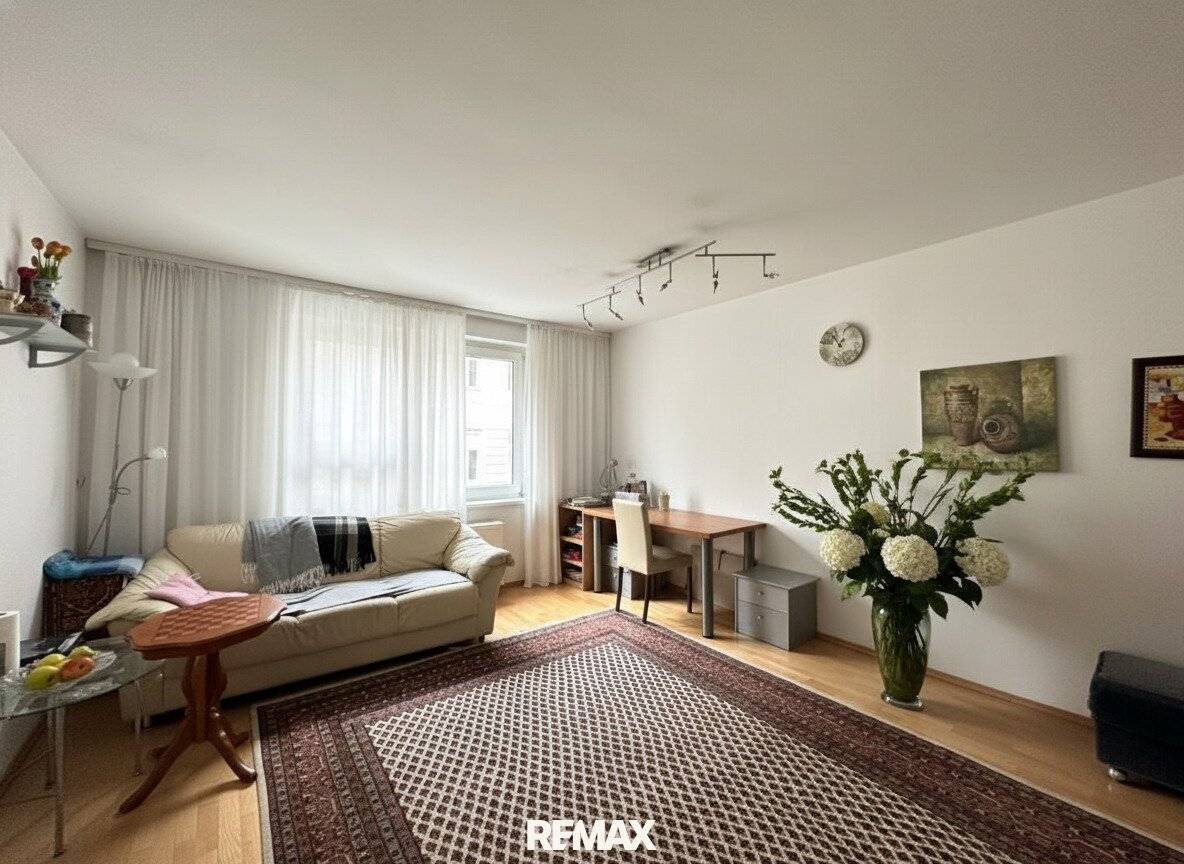 Moderne Wohnung nahe Campus Vienna Biocenter mit maßgefertigter Tischlerküche