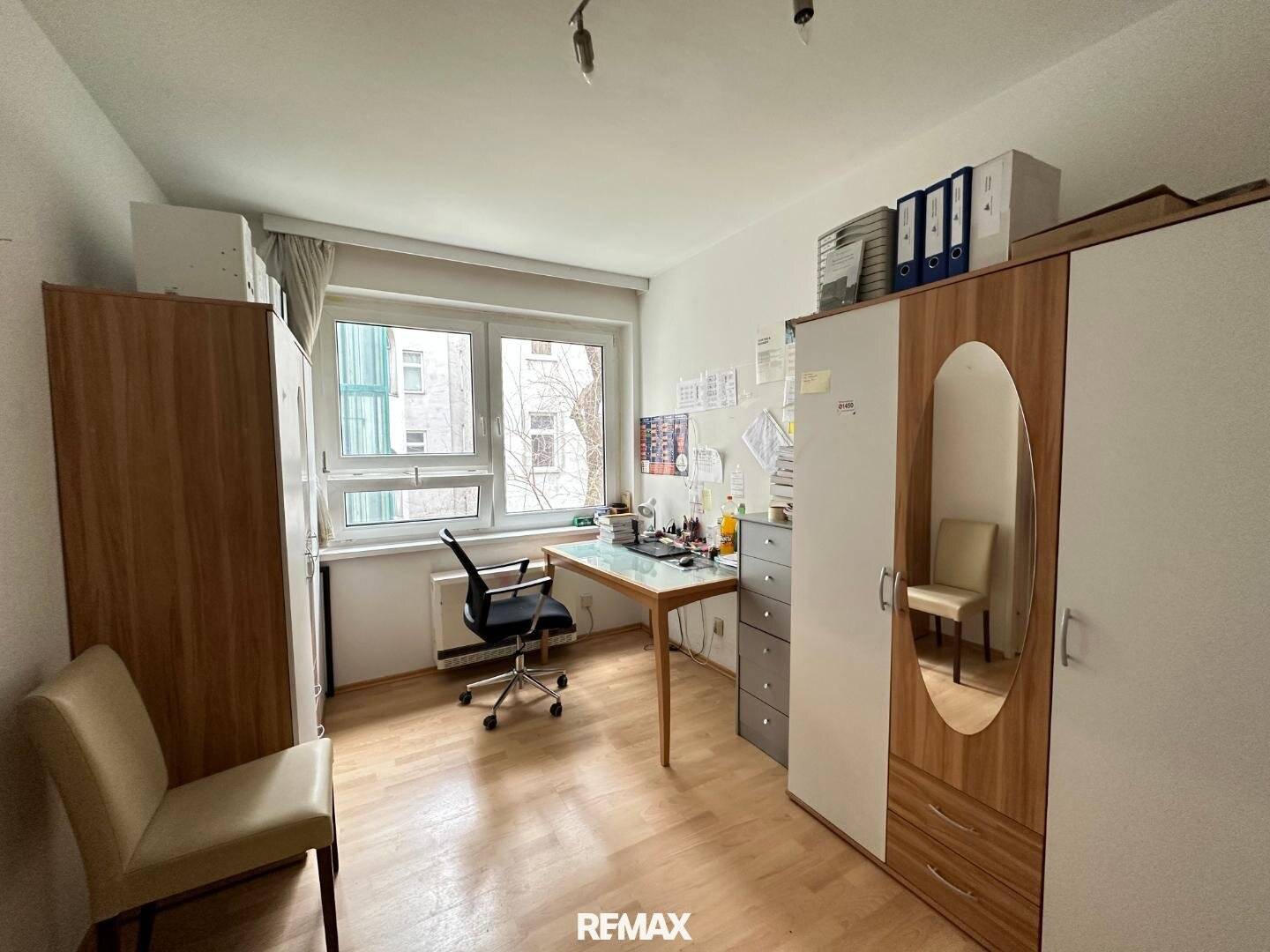 Moderne Wohnung nahe Campus Vienna Biocenter mit maßgefertigter Tischlerküche
