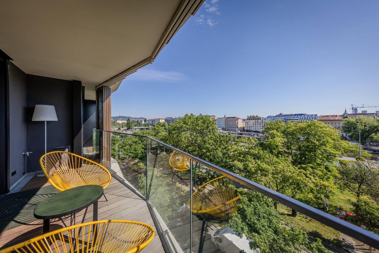 Wohnung mit Donaukanal Blick Panoramafenster