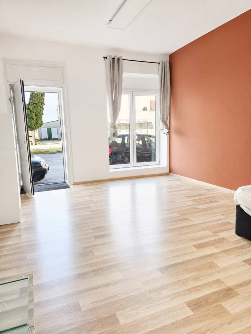 Vielseitiges Geschäftslokal / Apartment mit Auslage – sofort bezugsfähig