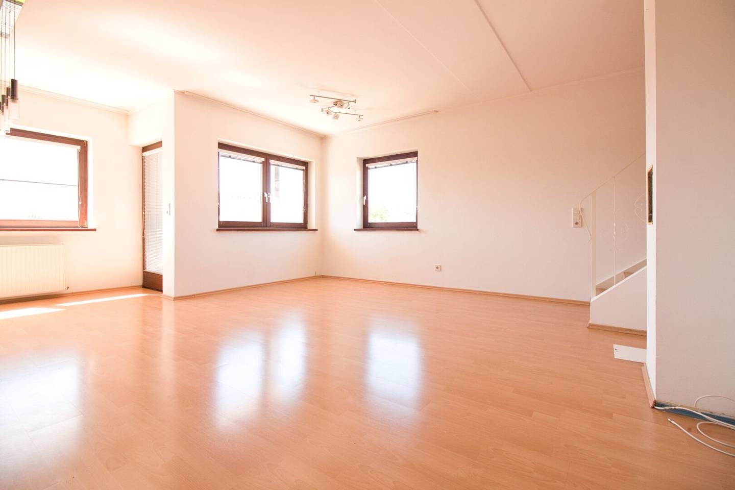 Lichtdurchflutete Maisonette mit Kamin und Südbalkon