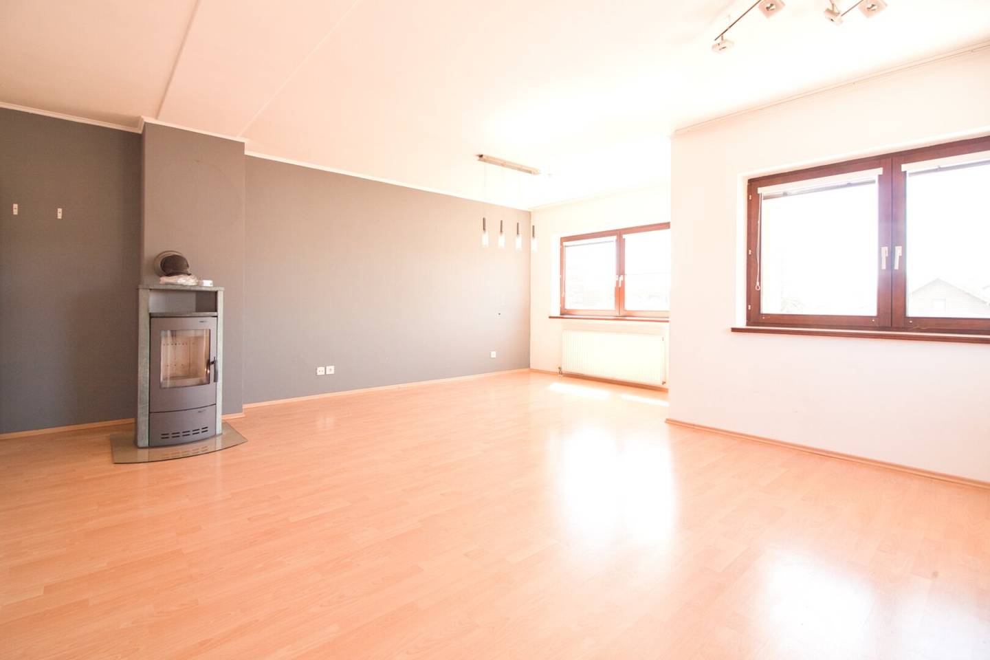 Lichtdurchflutete Maisonette mit Kamin und Südbalkon