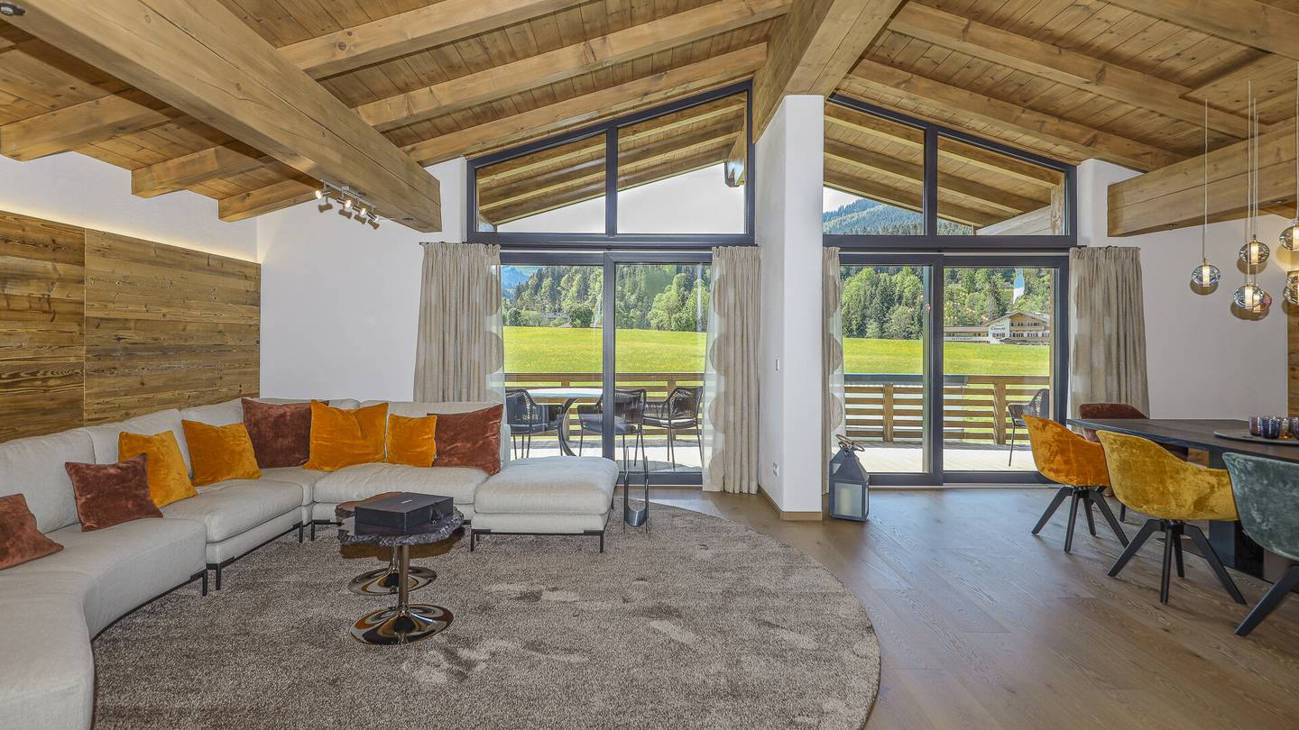 Exklusives Chalet mit Pool unmittelbar am Golfplatz