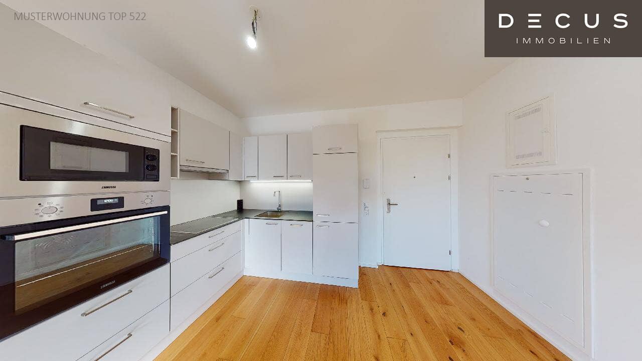 Bright 2 room apartment with loggia in central location