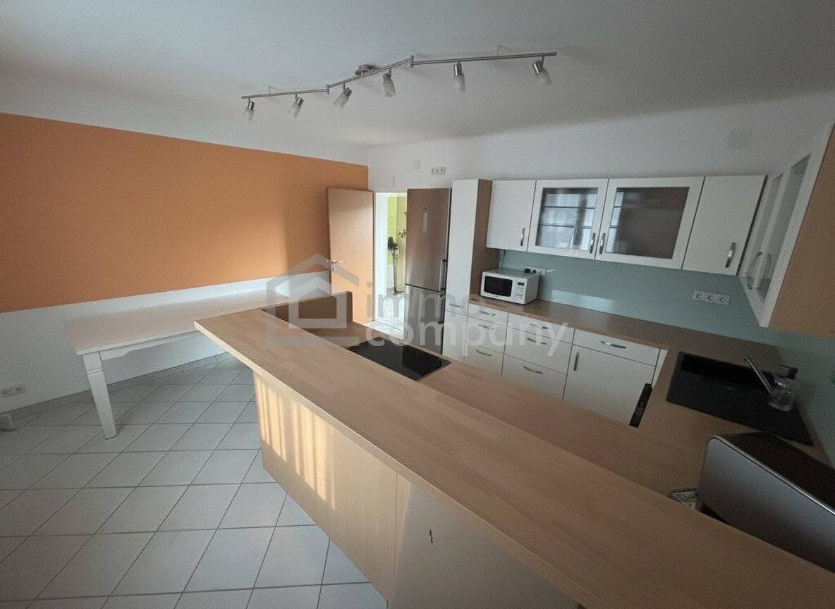 Modernisiertes Einfamilienhaus mit Garten und Pool in Lassee