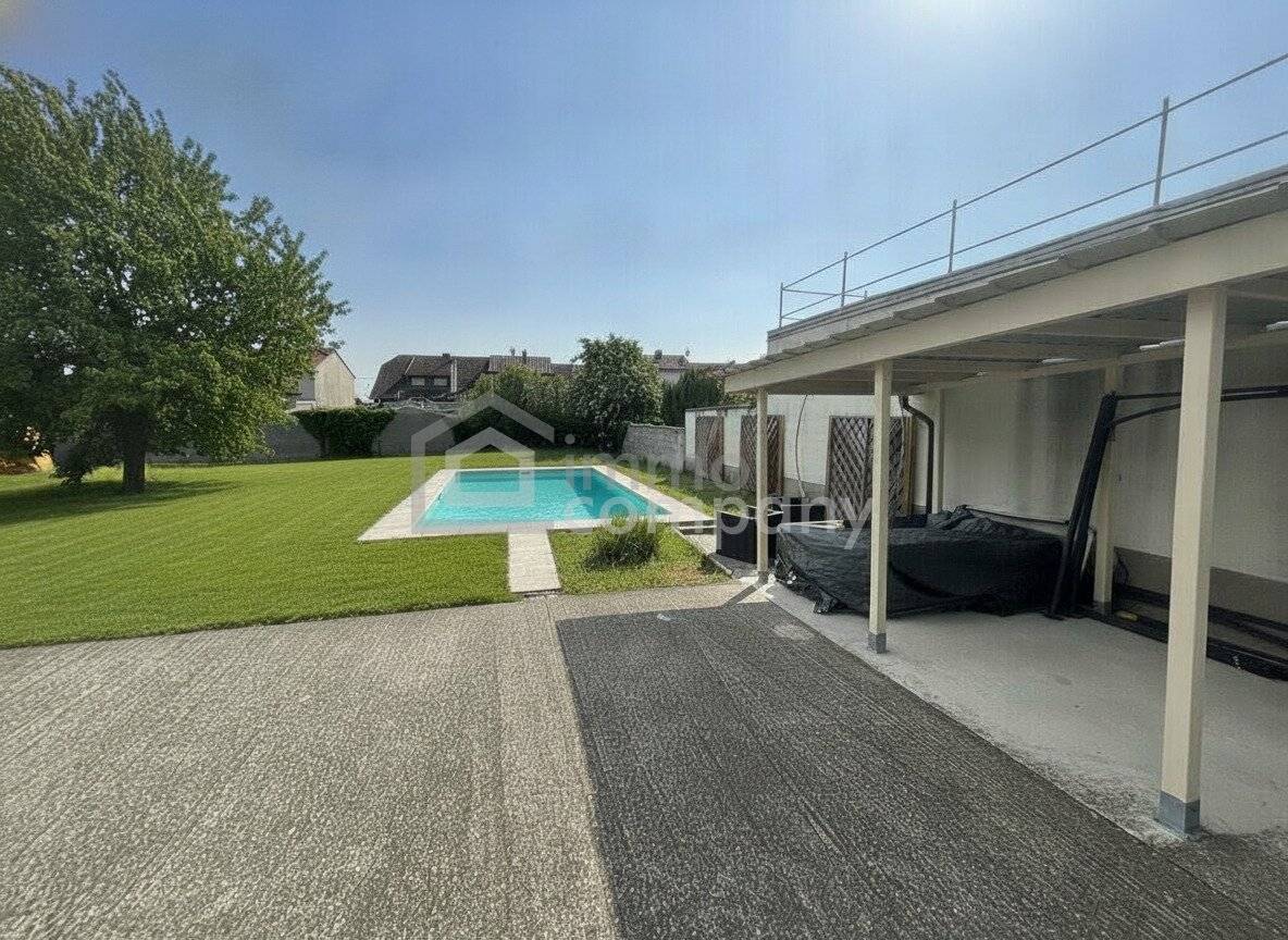 Modernisiertes Einfamilienhaus mit Garten und Pool in Lassee