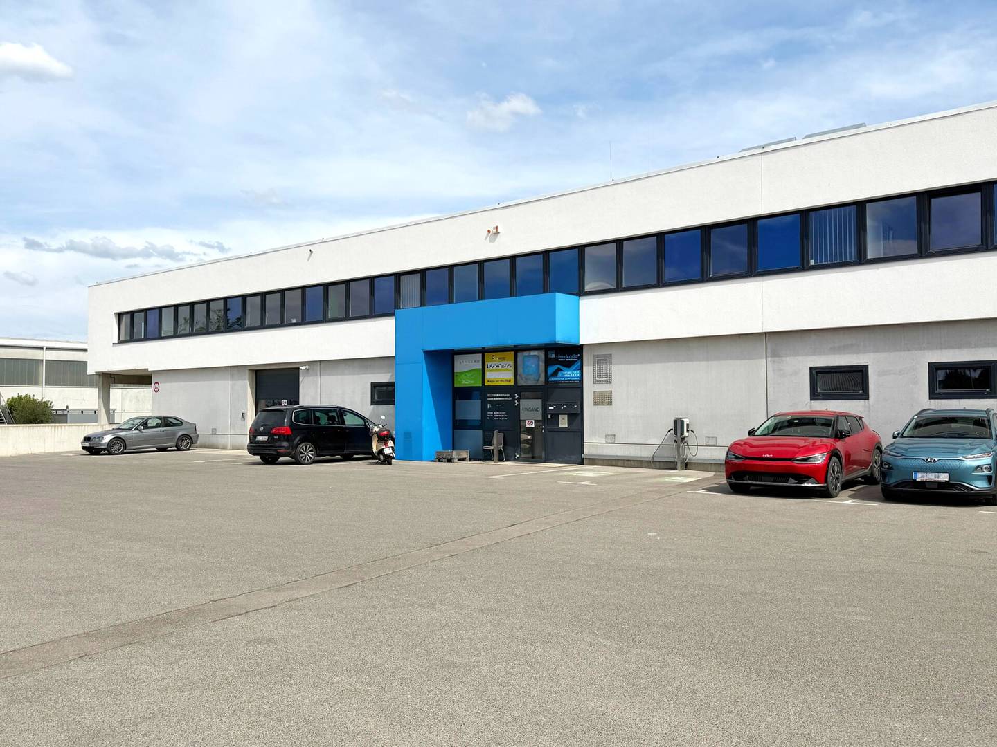 Commercial Hall with Office Tract near Eibesbrunn
