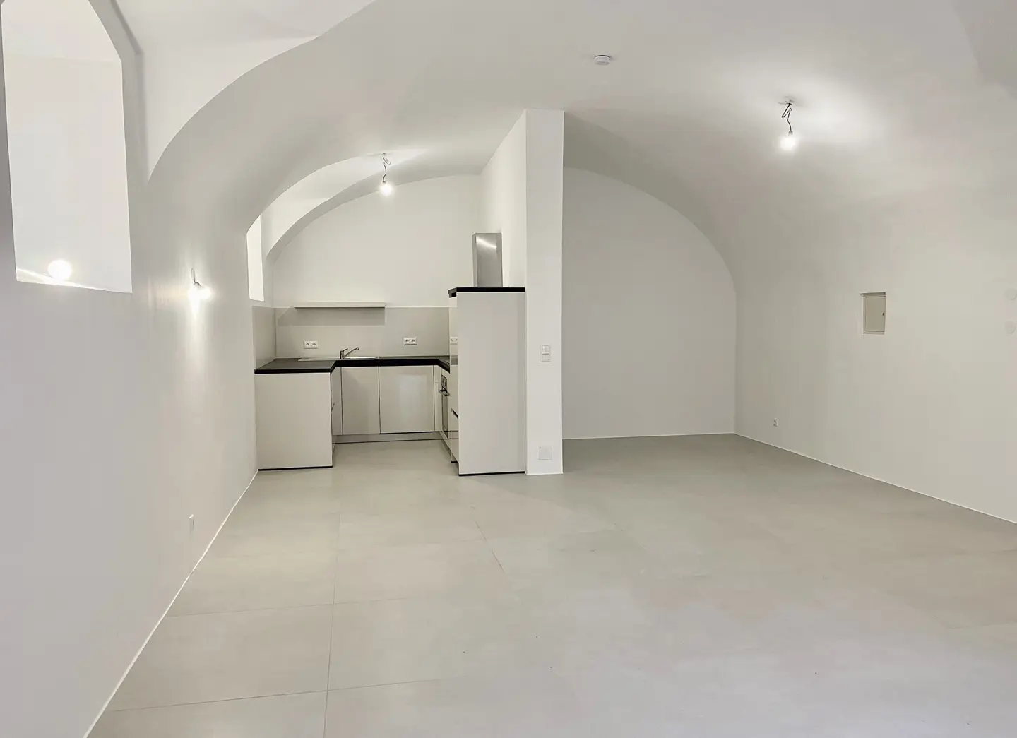 Ground Floor Apartment Near Old Town Vault