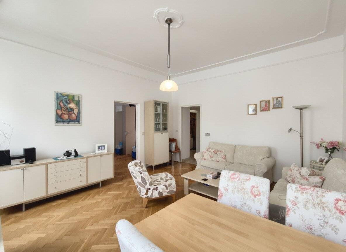 Charming Altbau Apartment in Vienna 1120