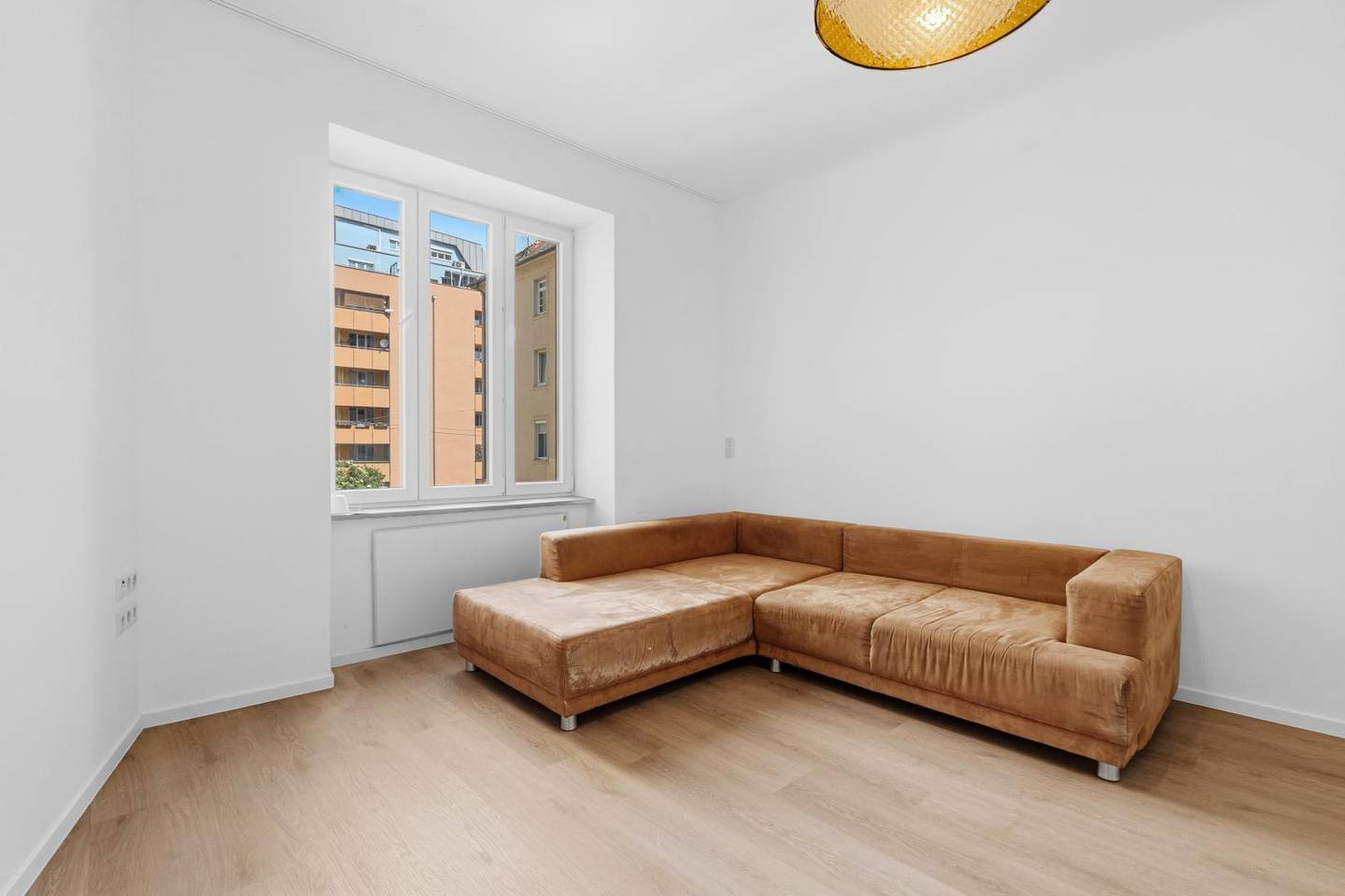 Frisch sanierte Wohnung mit offener Raumgestaltung im Altbau
