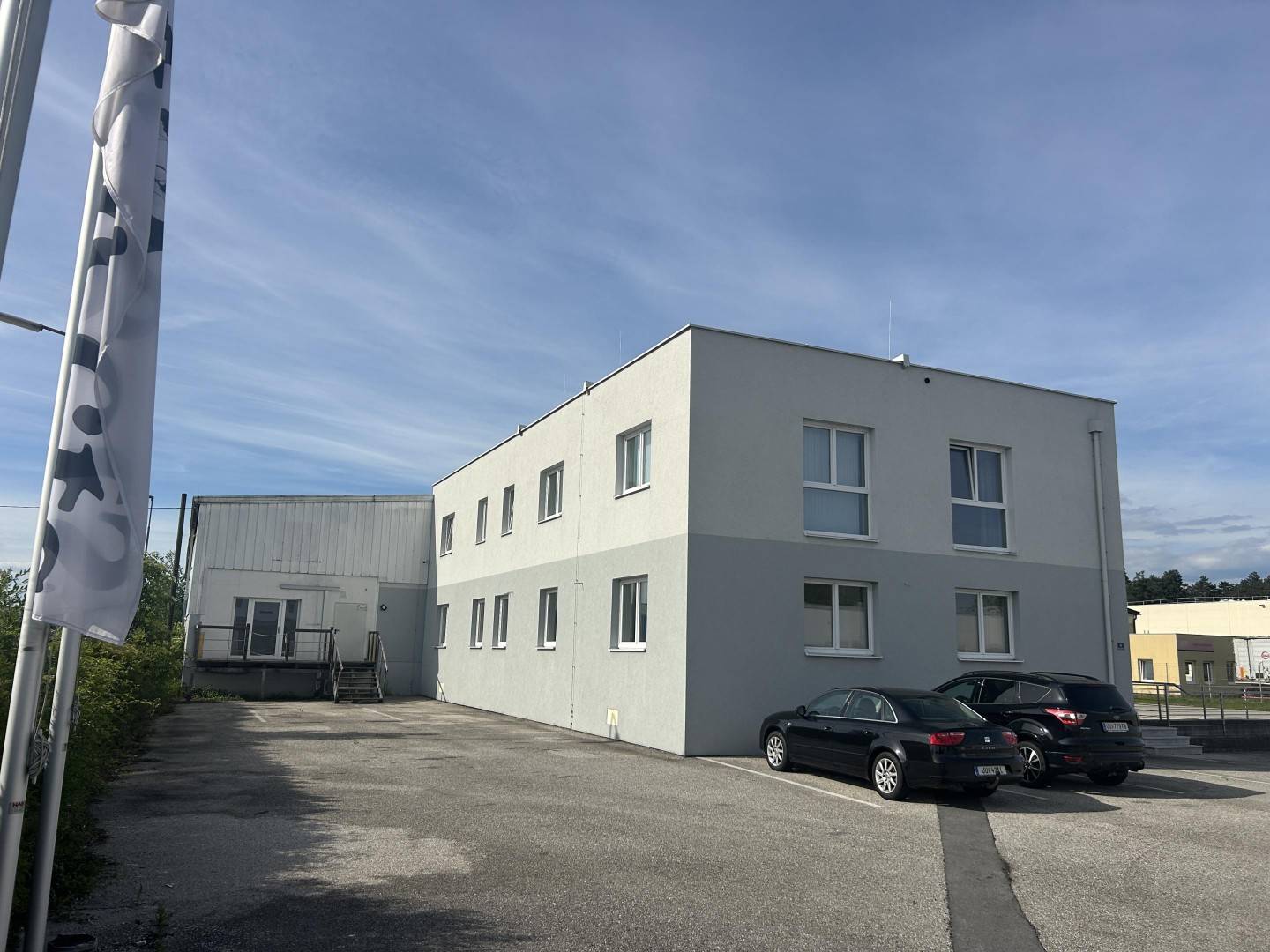 1050 m² Hall with Office in Hörsching