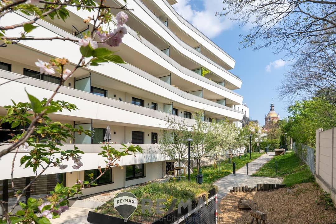 Apartment with a large terrace and greenery view