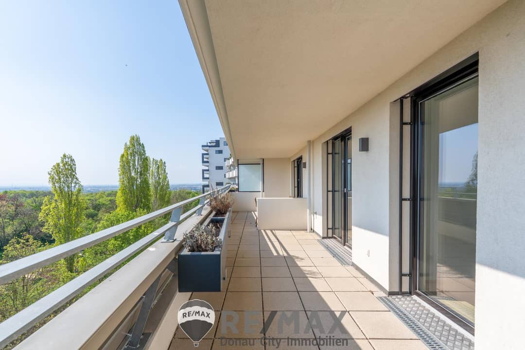 Wohnung mit großer Terrasse und Blick ins Grüne