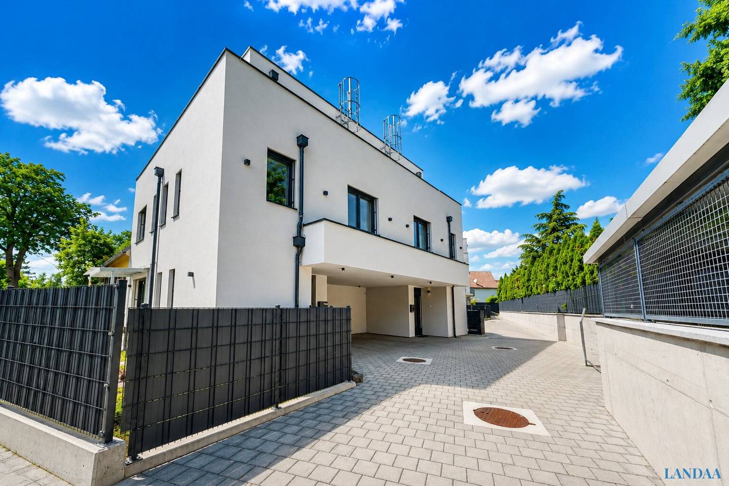 Moderne Doppelhaushälfte mit Eigengarten in Stockerau