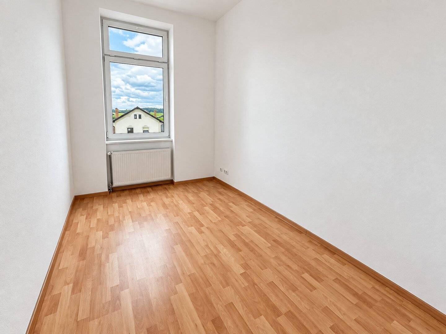 Wohnung mit Einbauküche und Garten