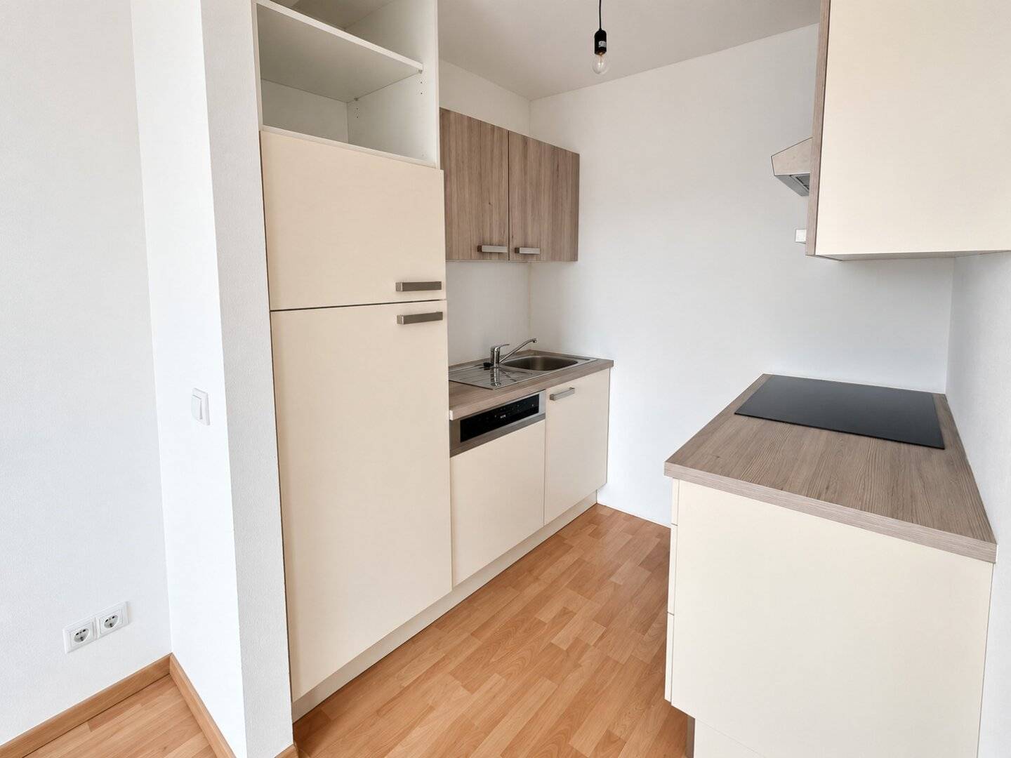 Wohnung mit Einbauküche und Garten