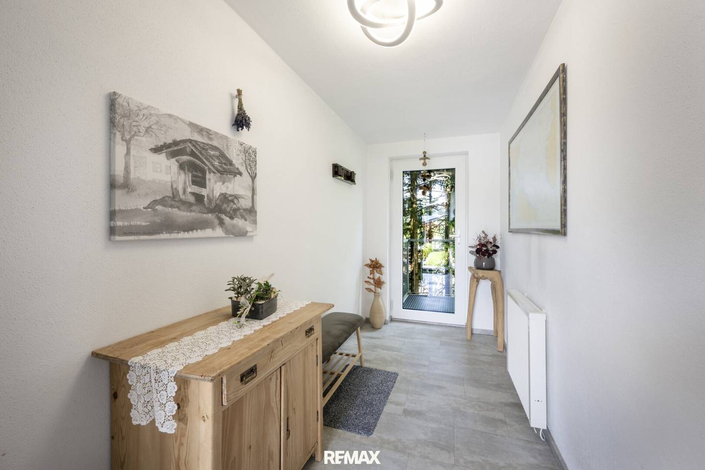 Zweifamilienhaus mit Garten und Balkon