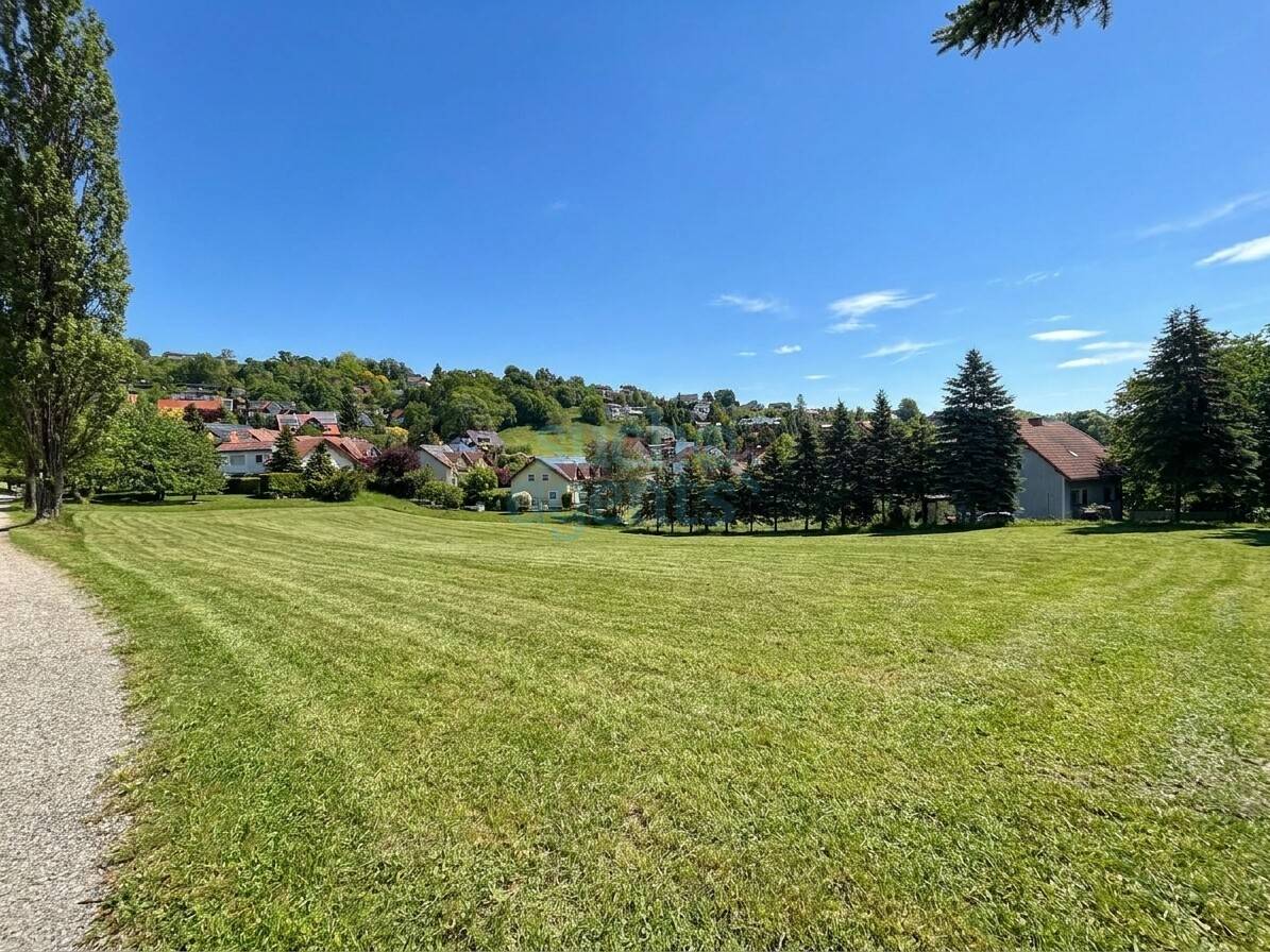 Großzügiges Baugrundstück in Gedersberg