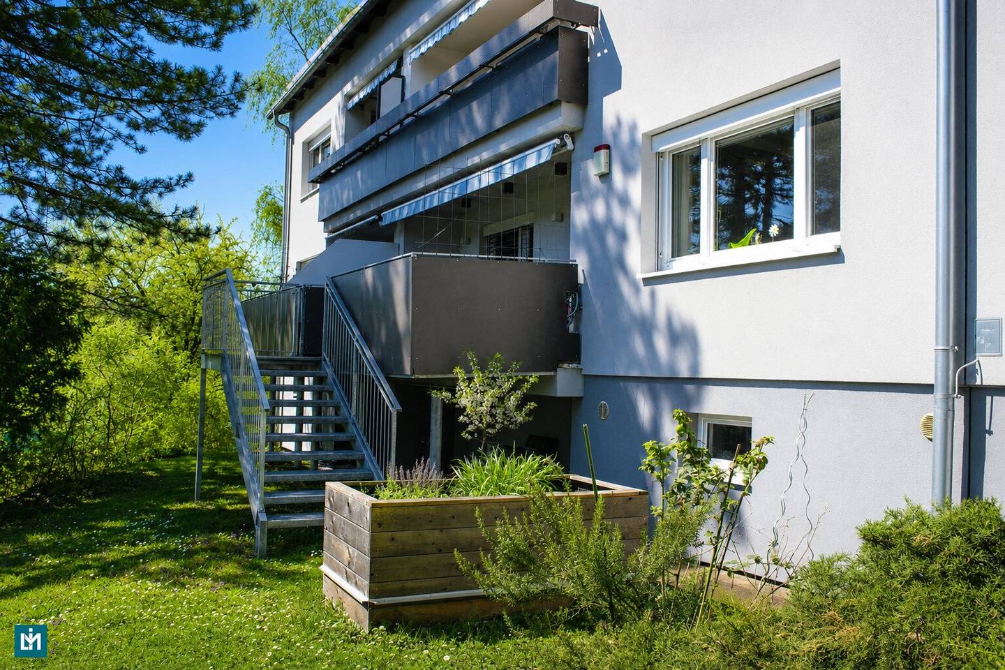 Wohnung nahe Schloss Laudon mit Loggia und Balkon