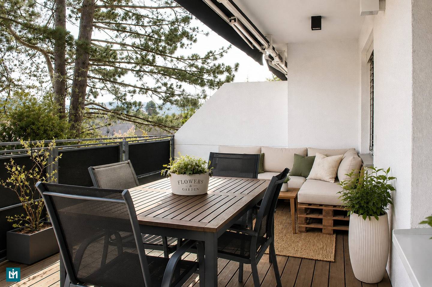 Wohnung nahe Schloss Laudon mit Loggia und Balkon