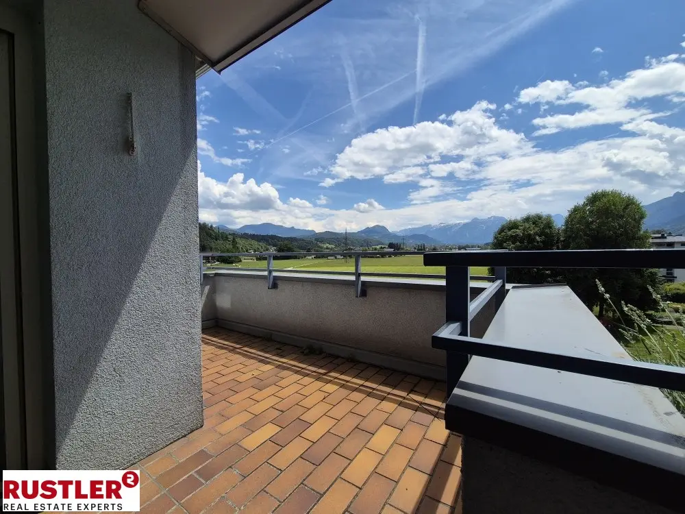 TOLLE AUSSICHT(EN)!
3-ZIMMER-WOHNUNG MIT VIEL POTENZIAL ZUM FAIREN PREIS
