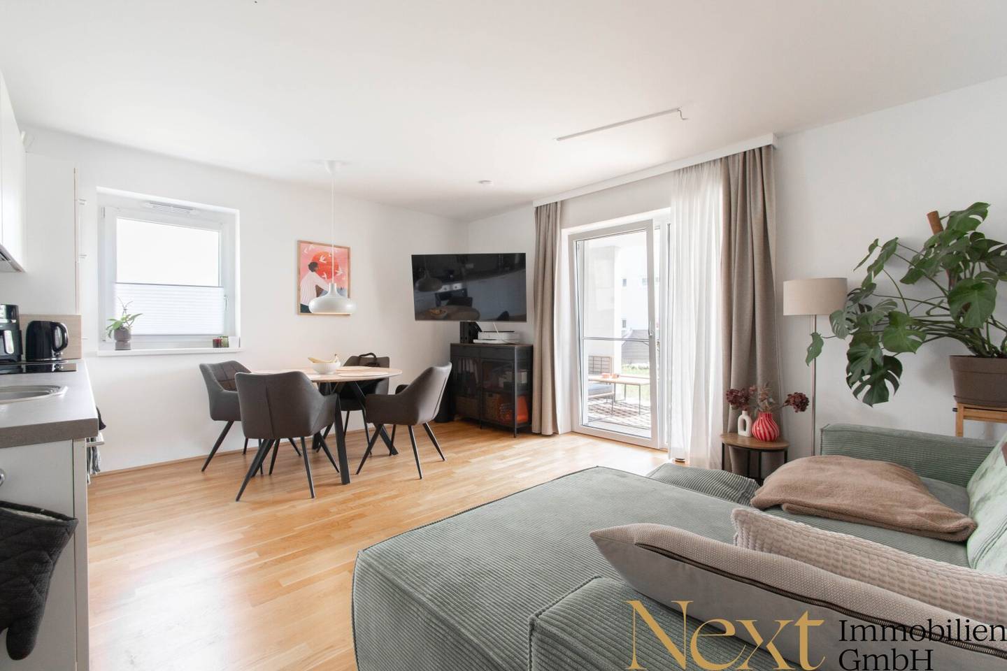 Ground floor apartment with private garden and balcony