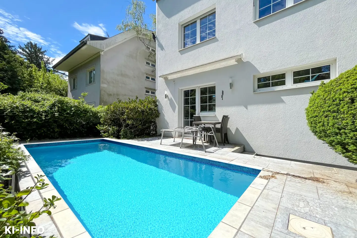Architektenhaus mit Pool & Dachterrasse