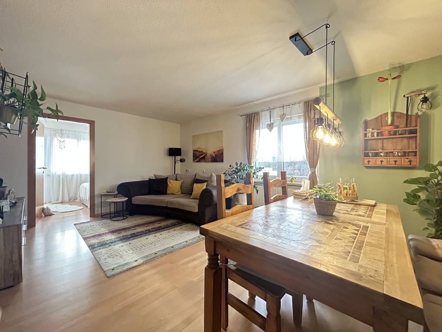 Wohnung mit Balkon und Carport in ruhiger Lage