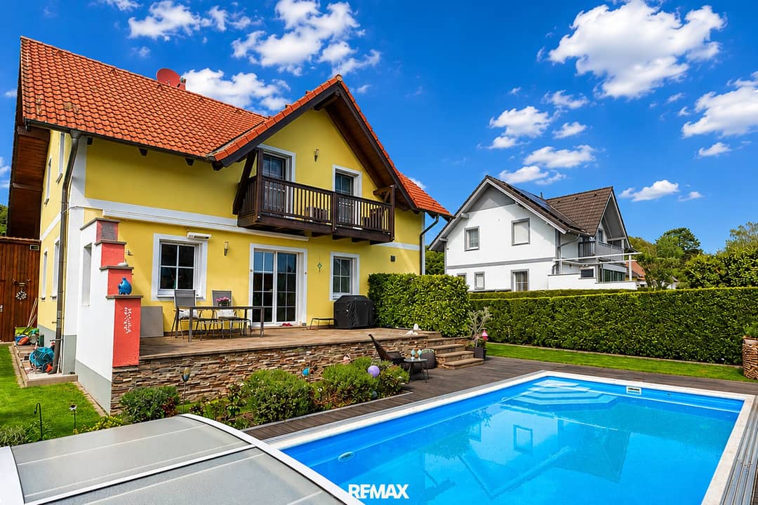 Familienhaus mit Pool und Garten in Siegenfeld