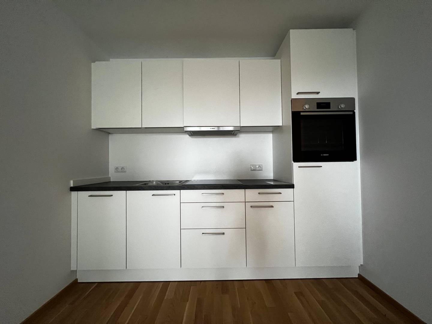 Erdgeschosswohnung mit Garten und Carport