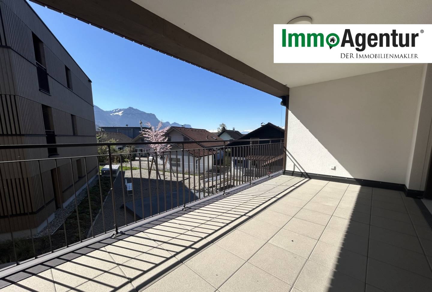 Moderne Wohnung Haselstauden Balkon Karrenblick