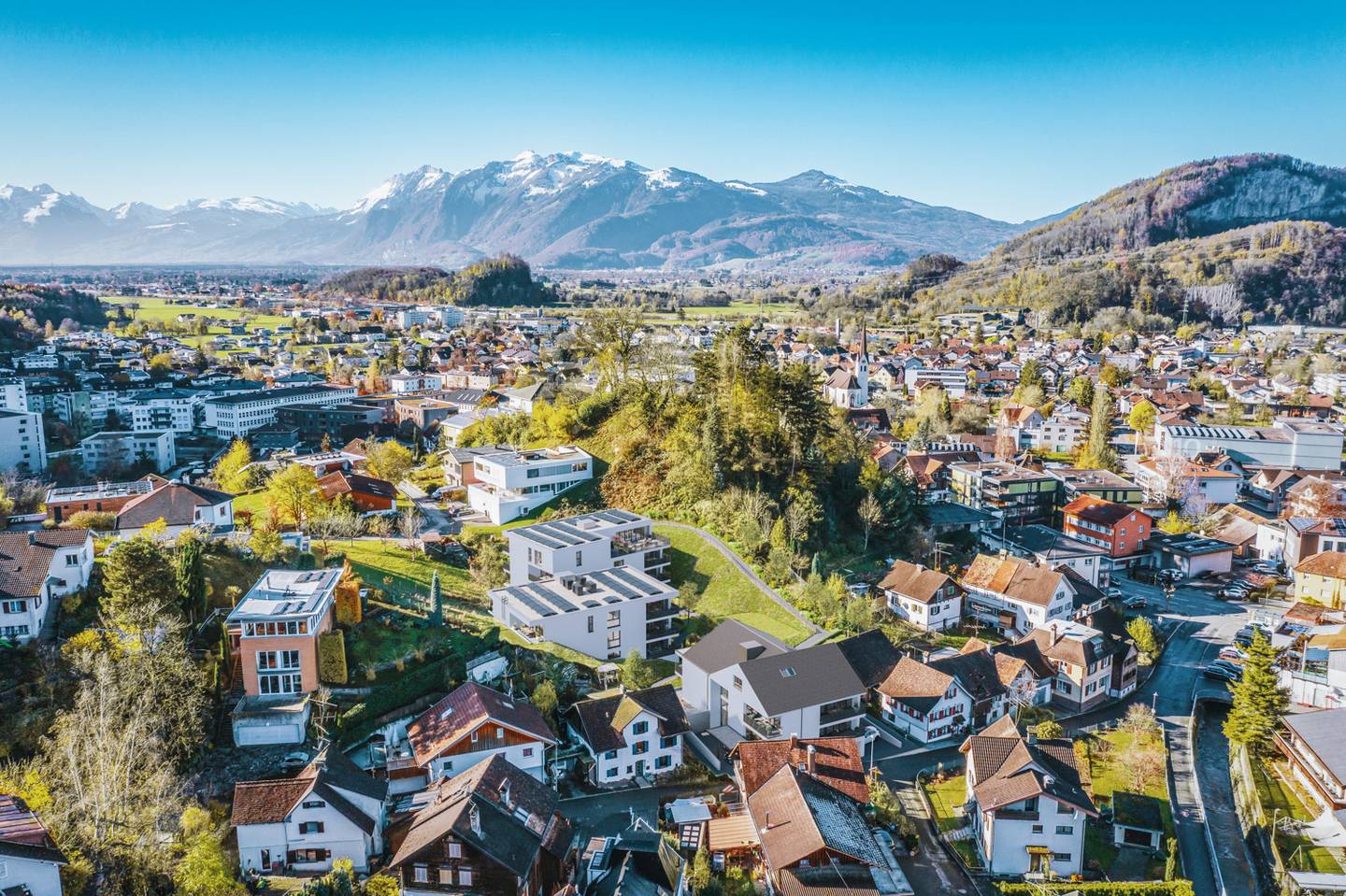 Neubau Wohnung mit Terrasse und Lift in Hanglage