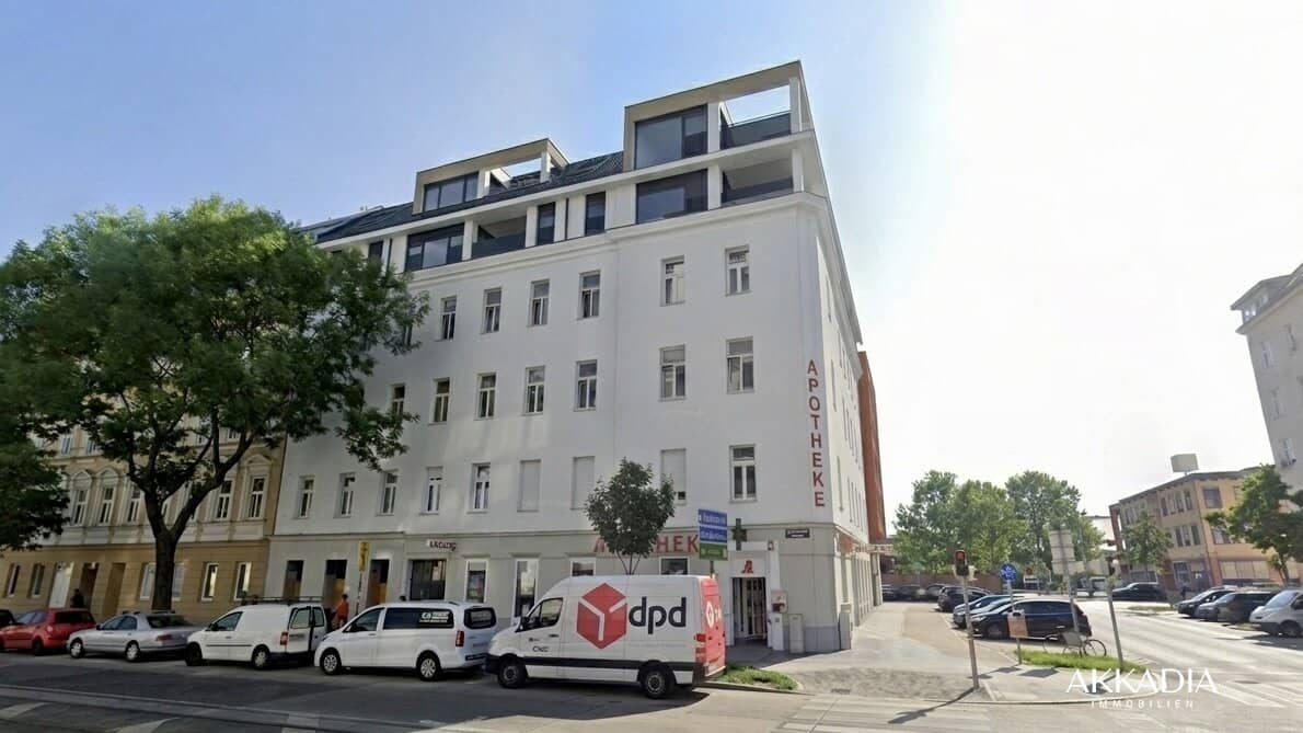 Top floor apartment like new with balcony and air conditioning