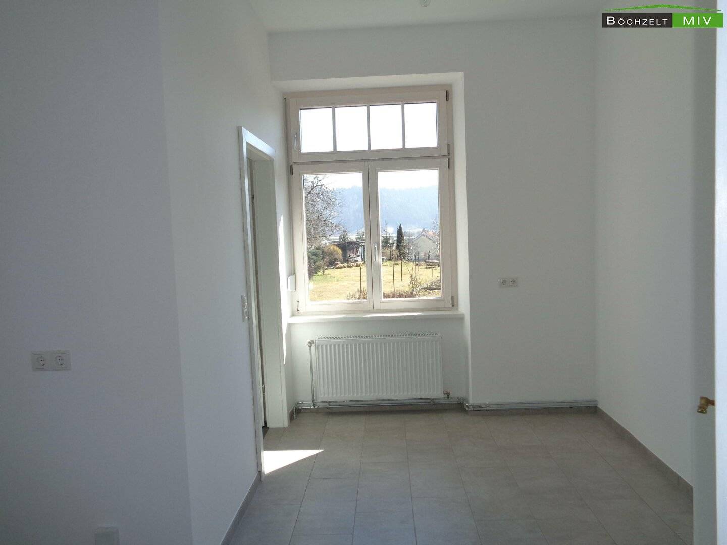 Altbauwohnung mit Eigengarten und Carport
