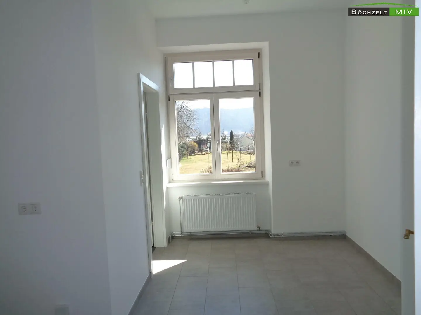 Old building apartment with private garden and carport