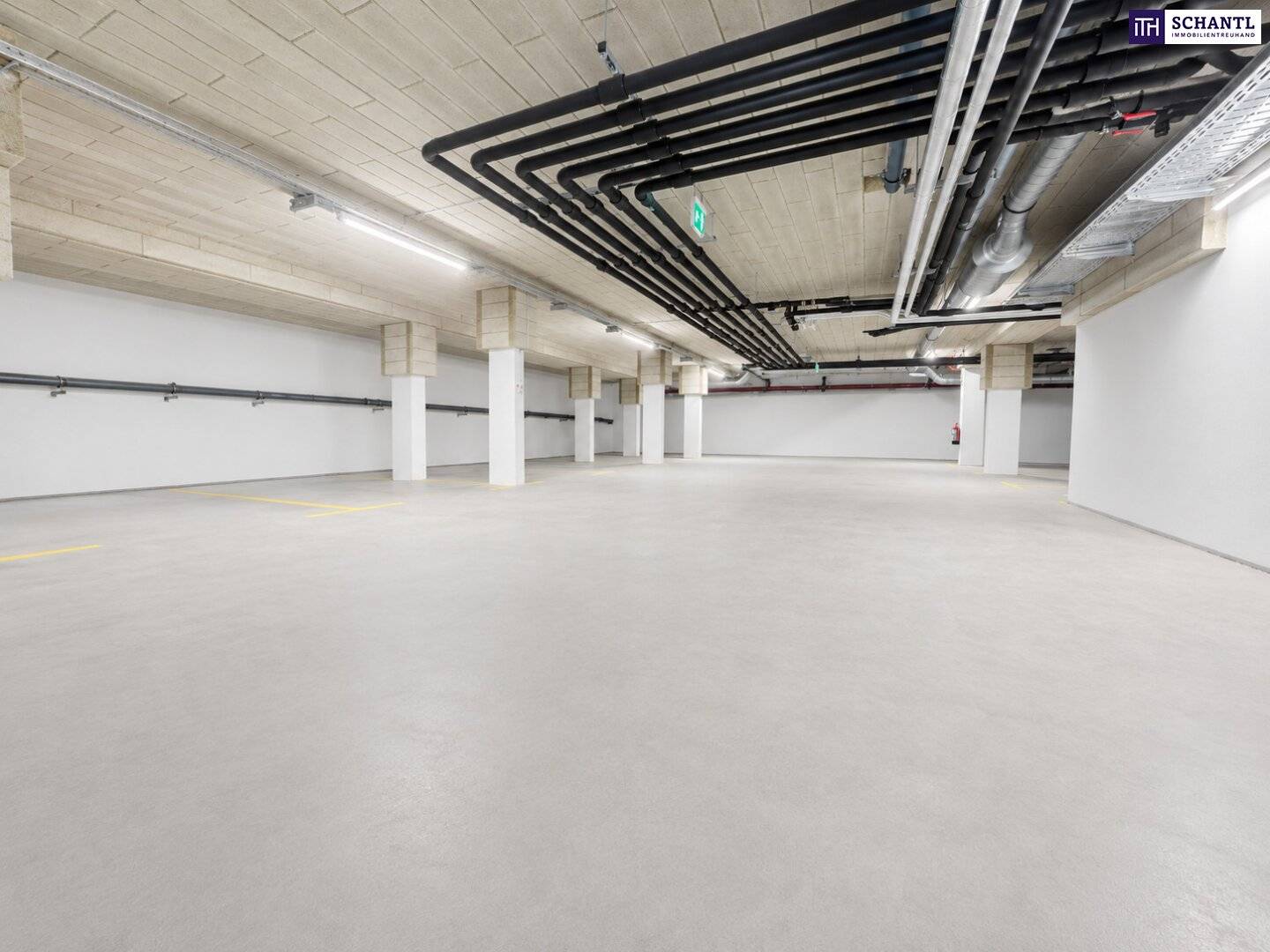 Lagerfläche & 2 Garagenplätze in Schwechat