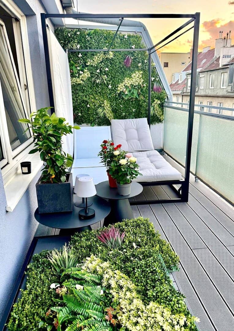 Attic apartment with two terraces and elevator