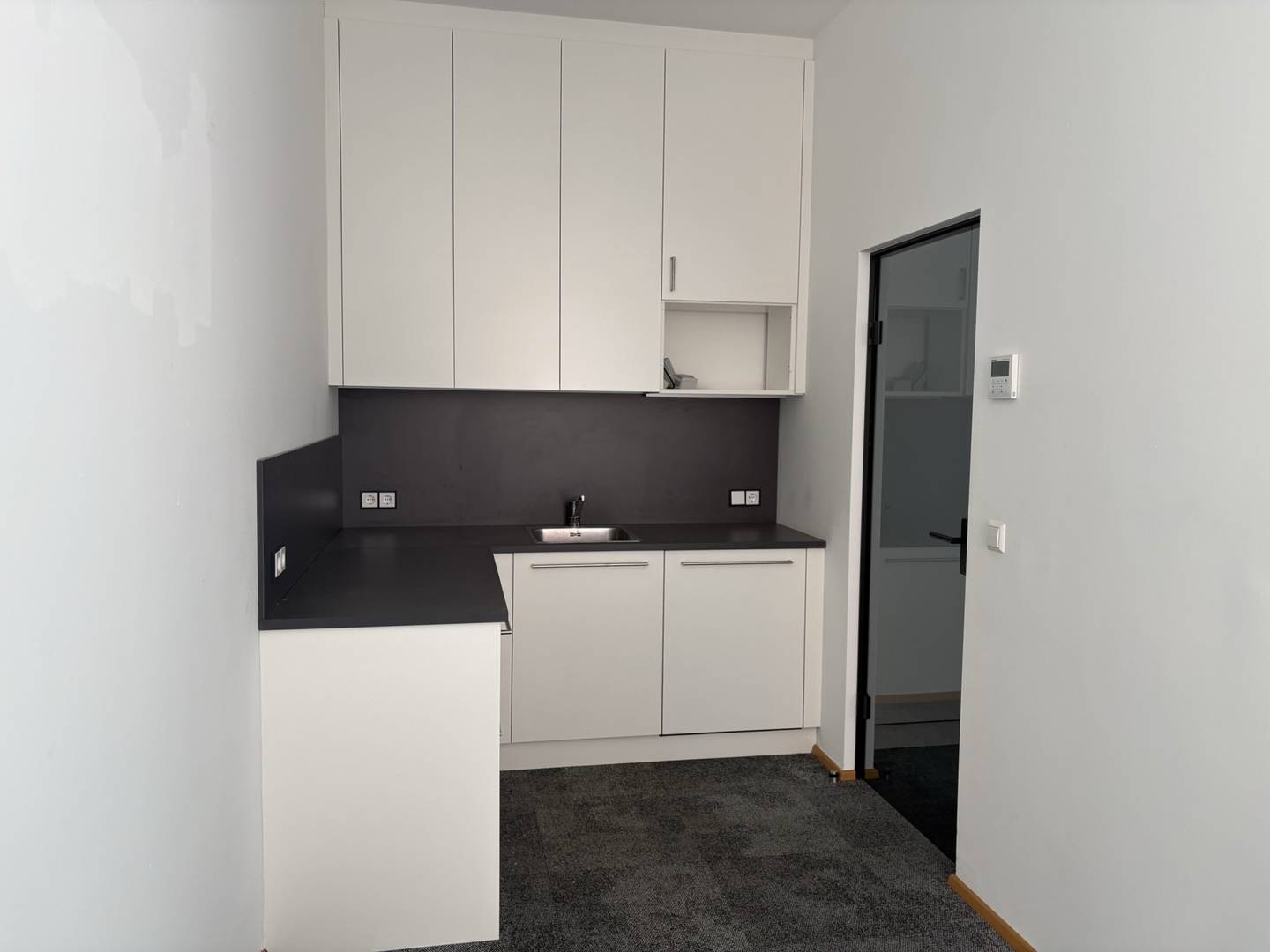 201 m² Office Space with Rooftop Terrace