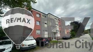 Wohnung mit Loggia nahe Bahnhaltestelle