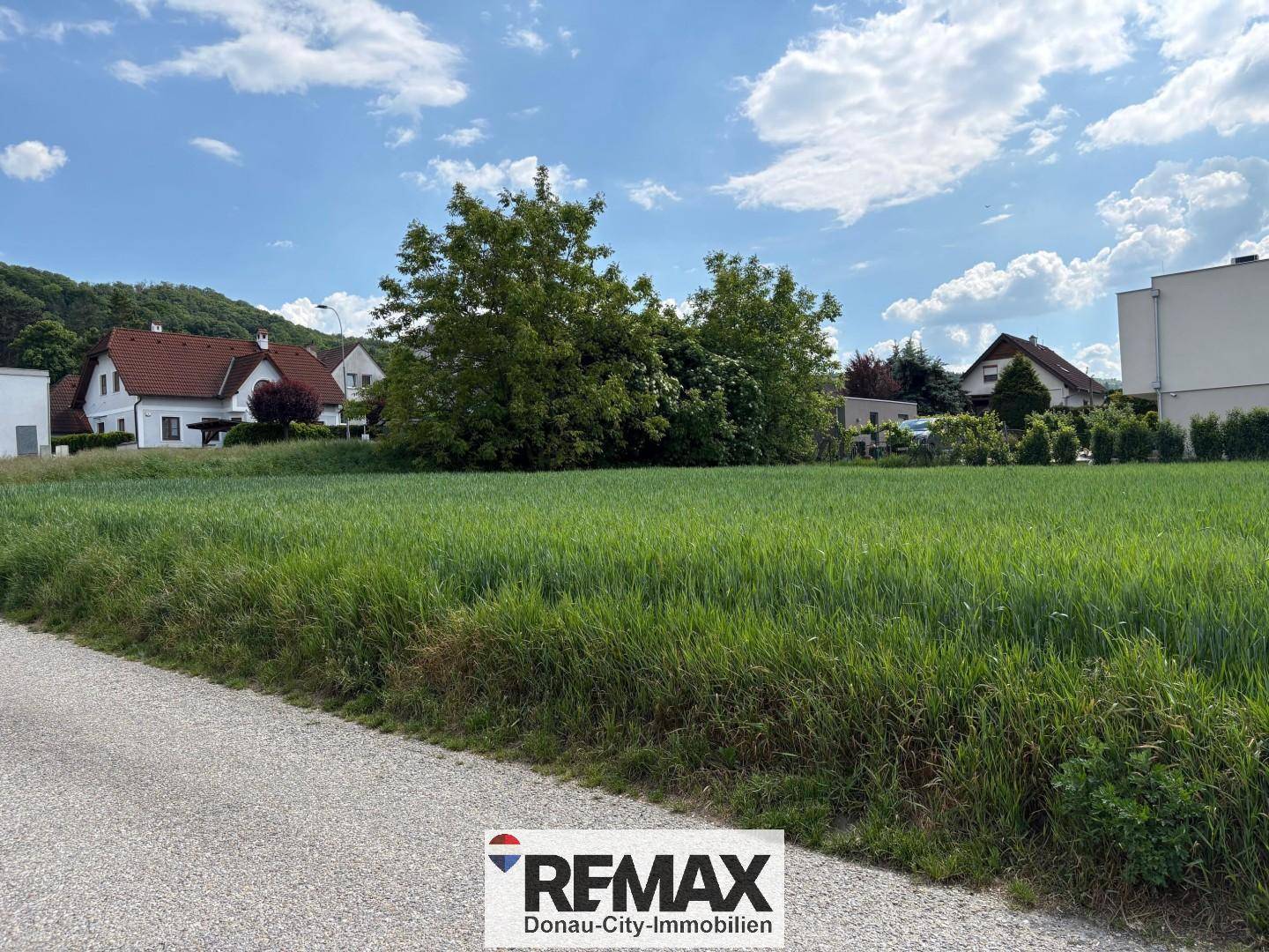 Sunny Building Plot in Cul-de-Sac