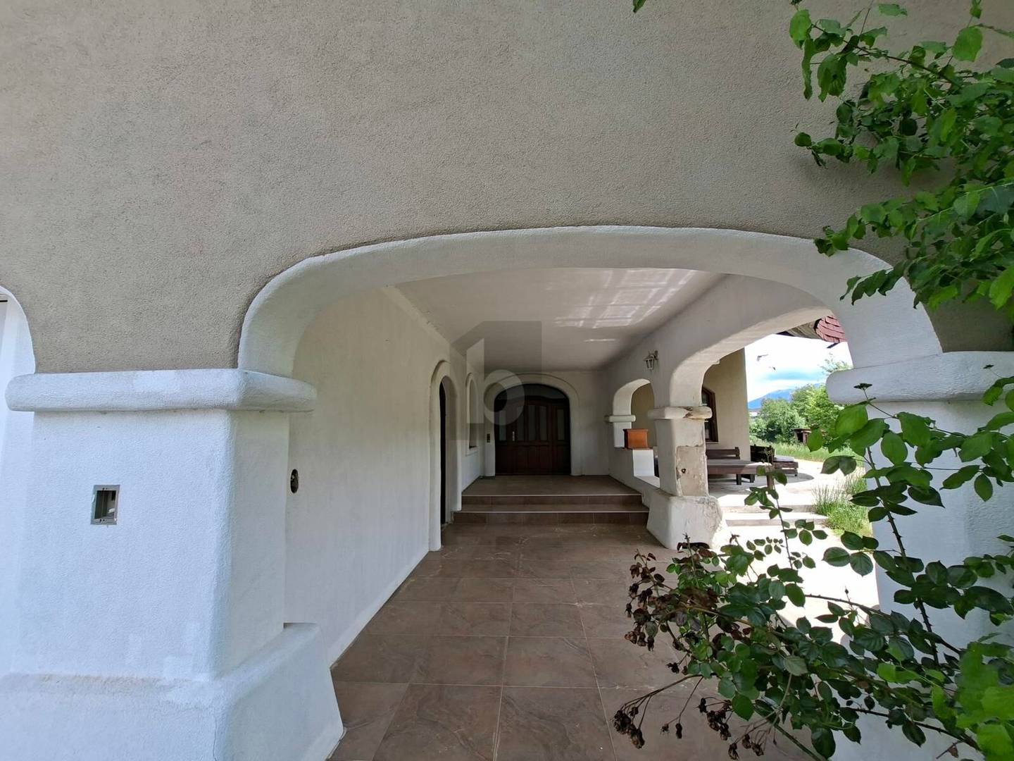 Sonnige familienwohnung mit Garten und Garage